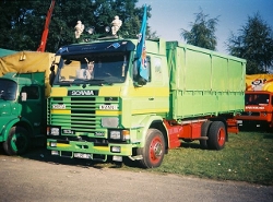 Scania-113-H-360-gruen-Rolf-191005-01