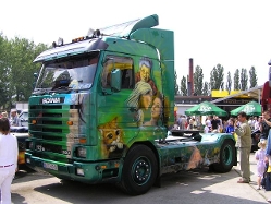 Scania-113-M-380-gruen-Kubalok-030805-01