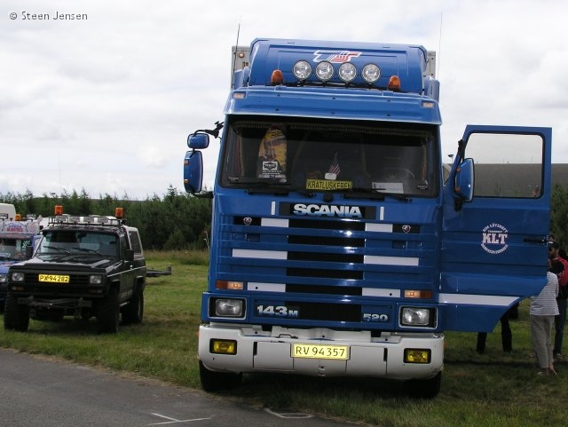 Scania-153-M-520-blau-(Jensen).jpg