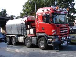 Scania-R-420-Asphaltkocher-rot-Weddy-141108-01
