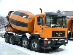MAN-F90-32322-orange-schwarz-Brusse-230306-01