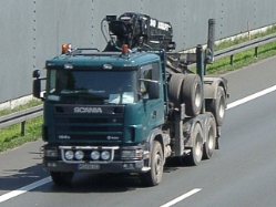 Scania-164-G-580-Holztrans-gruen-(Willann)-0104-1