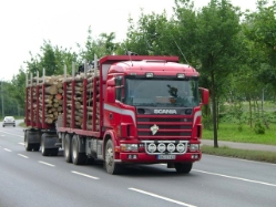 Scania-164-L-580-Holztrans-rot-(Willann)-0104-1