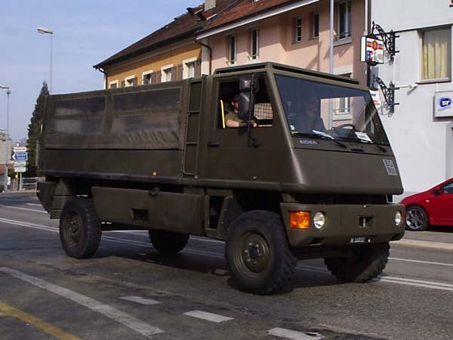 Bucher-4x4-Schweizer-Armee-Junco-201205-02.jpg - Hugo Junco