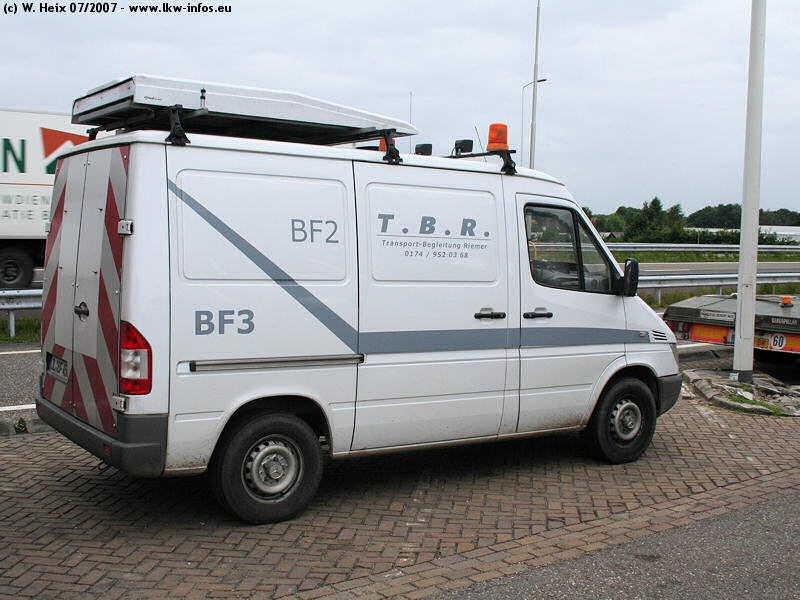 MB-Sprinter-208-CDI-TBR-060707-02.jpg