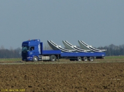 Scania-144-Tieflader-blau