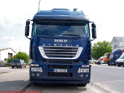 Iveco-Stralis-AS-440S54-Executive-blau-210505-03