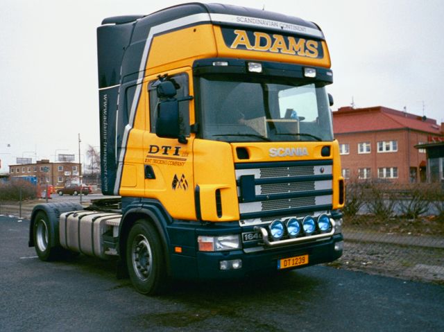Scania-164-L-Adams-Wihlborg-011104-1.jpg - Henrik Wihlborg