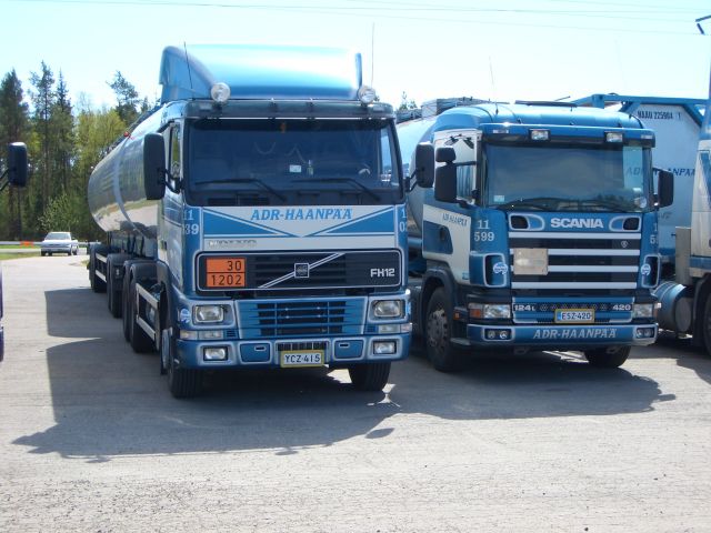 Volvo-FH12-Scania-124-L-420-ADR-Hagen-270705-01.jpg - Matthias Hagen