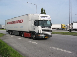 DK-Scania-124-L-420-Fredebo-Posern-041208-01