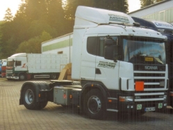 Scania-124-L-400-Ansorge-Bach-280605-01