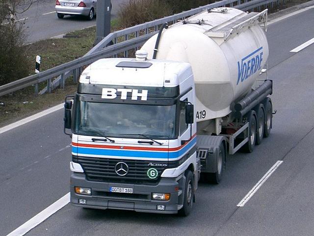 MB-Actros-SISZ-BTH-Szy-300304-1.jpg - Trucker Jack
