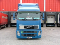Volvo-FH12-blau-Emons-Posern-170308-01