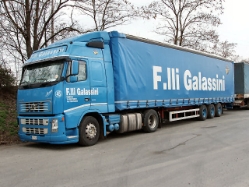 Volvo-FH12-Galassini-Holz-260506-01