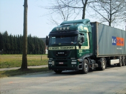 Iveco-Stralis-AS-440-S-43-sJegers-Rouwet-120408-01