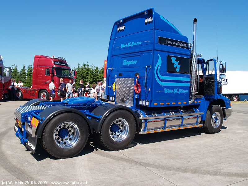 Volvo-NL12-blau-250605-02.jpg
