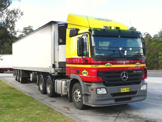 MB-Actros-2644-MP2-Linfox-Voigt-280605-01-AUS.jpg