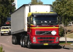 Volvo-FH12-500-Linfox-Voigt-230705-01