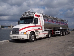 Volvo-NH12-Nord-Kirsch-090209-01