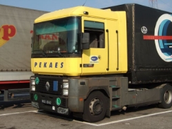 Renault-AE420-Pekaes-Fustinoni-161205-01