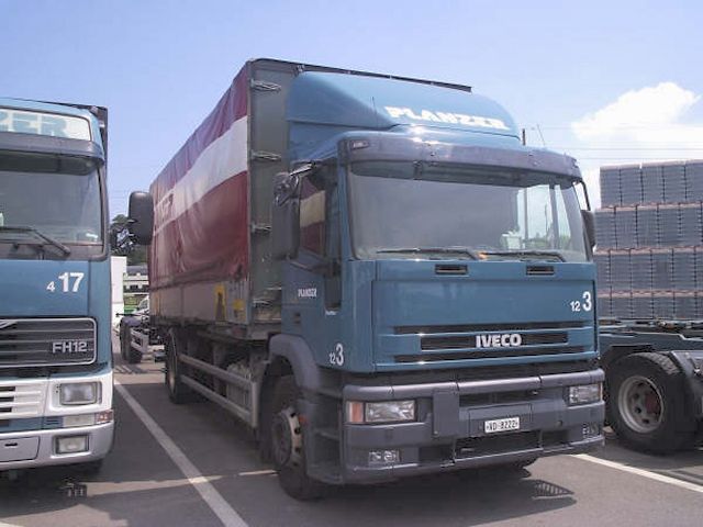 Iveco-EuroTech-Planzer-Junco-301105-01.jpg - Hugo Junco