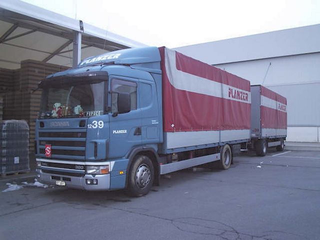 Scania-114-L-380-Planzer-Junco-250106-01.jpg - Hugo Junco