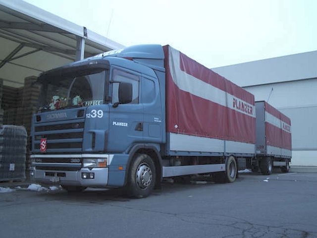 Scania-114-L-380-Planzer-Junco-250106-02.jpg - Hugo Junco