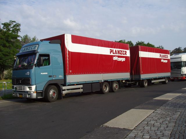 Volvo-FH12-420-Planzer-Holz-040804-1.jpg - Frank Holz
