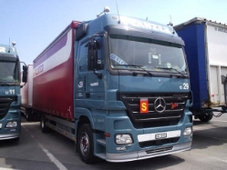 MB-Actros-1844-MP2-Planzer-Junco-301105-01