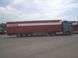 MB-Actros-1844-MP2-Planzer-Junco-301105-03