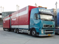 Volvo-FH12-460-Planzer-Holz-100805-01