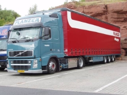 Volvo-FH12-460-Planzer-Holz-170605-01