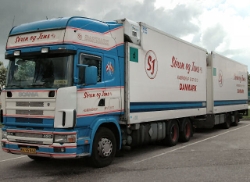Scania-124-L-420-Soeren-og-Jens-Schiffner-070706-02