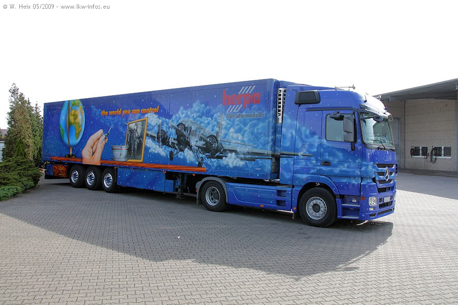 MB-Actros-3-Herpa-Truck-Schumacher-090509-06.jpg
