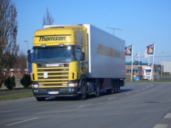 Scania-124-L-420-KUEKOSZ-gelb-Thomsen-Stober-240204-1
