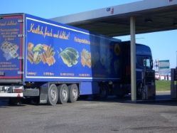 Scania-4er-KUEKOSZ-blau-Thomsen-Stober-240204-2