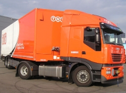 Iveco-Stralis-AS-440S42-TNT-AWolters-041106-02