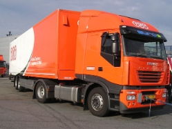 Iveco-Stralis-AS-440S42-TNT-AWolters-041106-04
