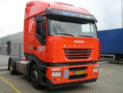 Iveco-Stralis-AS-TNT-AWolters-150601-03