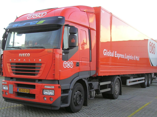 Iveco-Stralis-AS-440-S-42-TNT-Wolters-281206-01.jpg - A. Wolters