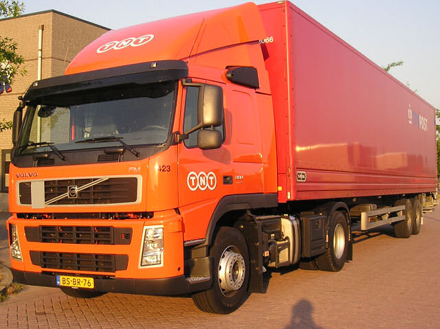 Volvo-FM9-380-TNT-AWolters-150601-03.jpg - A. Wolters