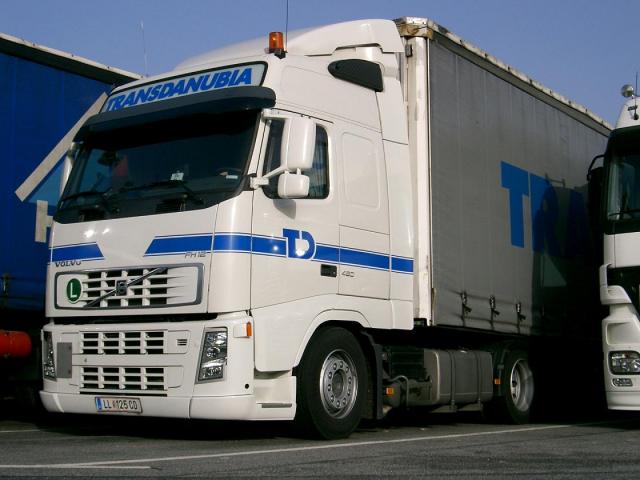 Volvo-FH12-460-PLSZ-Transdanubia-Szy-270304-3-AUT.jpg - Trucker Jack