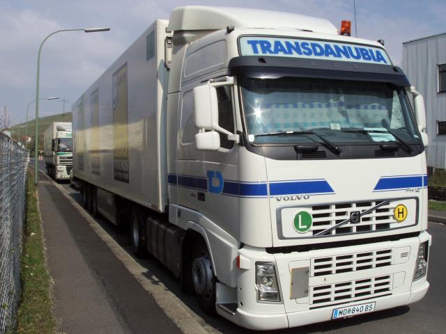 Volvo-FH12-460-Transdanubia-Holz-040504-1.jpg - Frank Holz