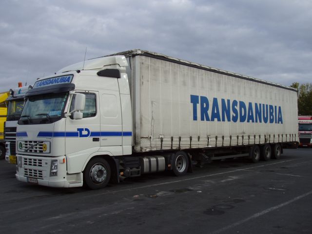 Volvo-FH12-460-Transdanubia-Holz-301104-1.jpg - Frank Holz