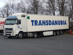 Volvo-FH-480-Transdanubia-MWolf-120109-01