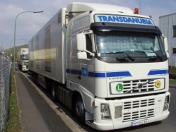 Volvo-FH12-460-Transdanubia-Holz-040504-1