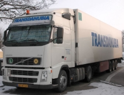 Volvo-FH12-460-Transdanubia-Schiffner-020405-02