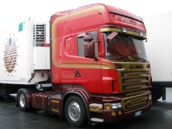 Scania-R-580-Vercesi-Holz-040209-01