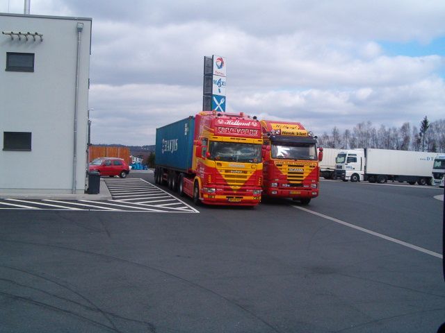 Scania-4er-und-3er-HenkVlot-RobertMahrle-110406-01.jpg - Robert Mahrle