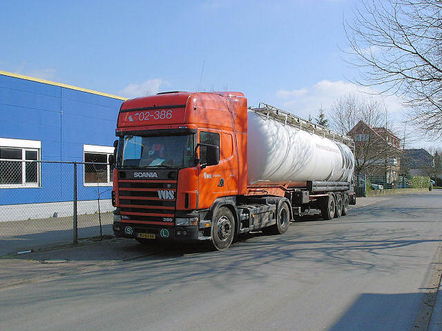 Scania-114-L-380-Vos-Voss-110806-01.jpg - Dominik Voß